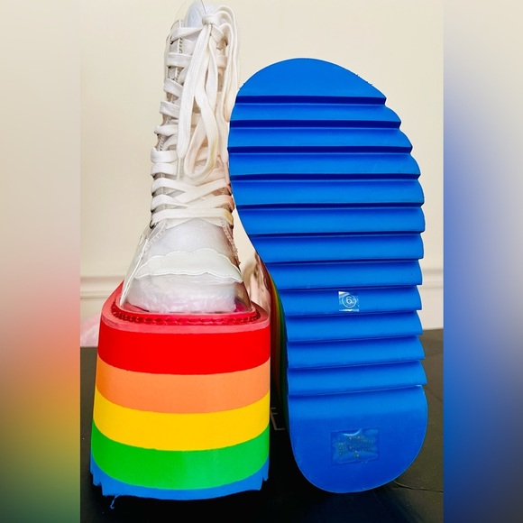 NIB Size 6 Dolls Kill Current Mood Happy Daze Platforms - Picture 9 of 16